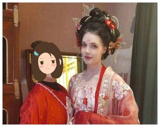 唐装美貌惹人爱撒贝宁妻子温柔凝望全家幸福感人