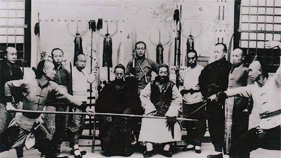 就这样过去了五年,尹福再无可教,师傅董海川为了让宫宝田在功夫上更精