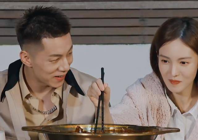 原创原创女儿恋爱卡斯柏追问感爱情金晨下意识一句回答不愧恋爱高手