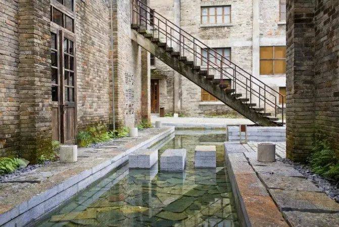 阳朔老糖厂老建筑保留下来糖舍的魂才在thechangeoflifhtandshadow