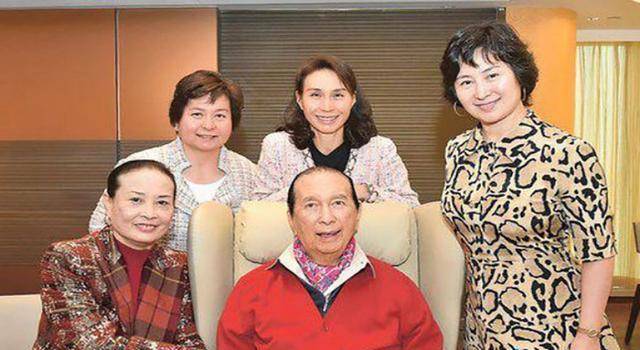 原创何鸿燊娶了四个老婆法律不管吗赌王这是清朝给的特权