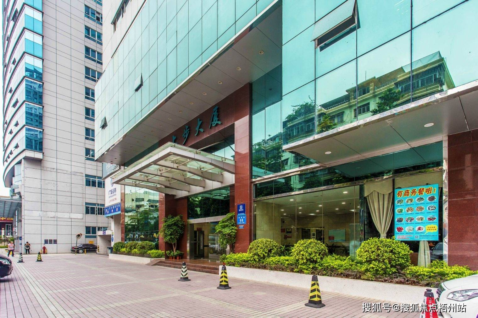 深圳上步大厦租120人独立办公室精装修带家具交通便利可注册