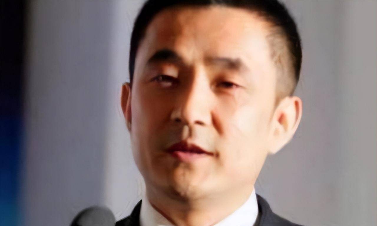 原创王永红公司破产欠800亿套61亿携女明星出逃亲爹去世都不回