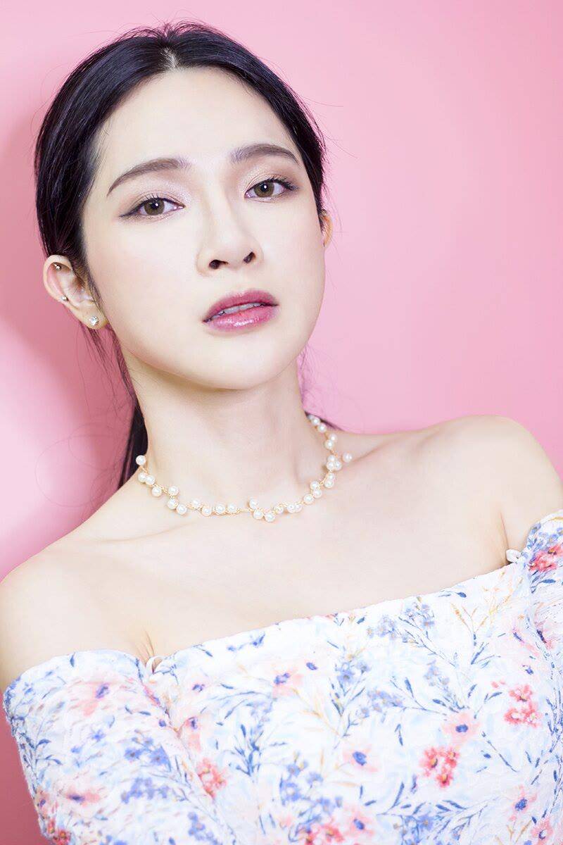 艾菲-我们女歌手,演员