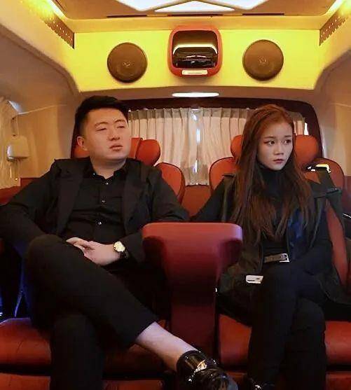 原创比奇哥百万豪车随便开小洲曾开宾利租房自爆名下仅300万房产