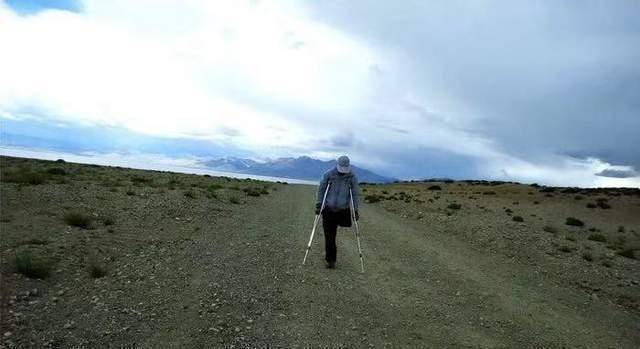 原创河北独腿80后10年间带母亲走过270个城市如今在大理开客栈