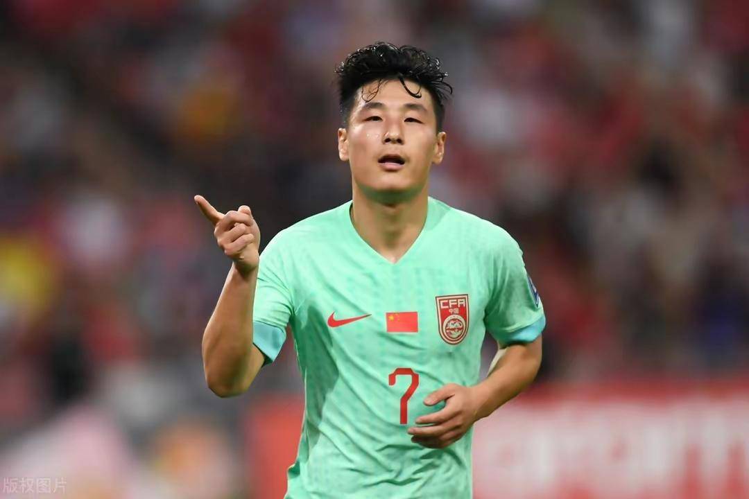 武磊梅开二度不是功臣,点球未进才是害了国足,害了主教练伊万