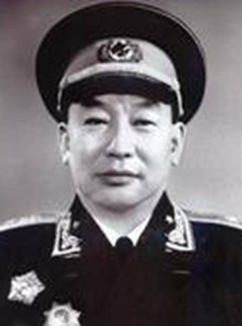 原创他曾担任15军政委后来授少将妻子落难后坚决不离婚