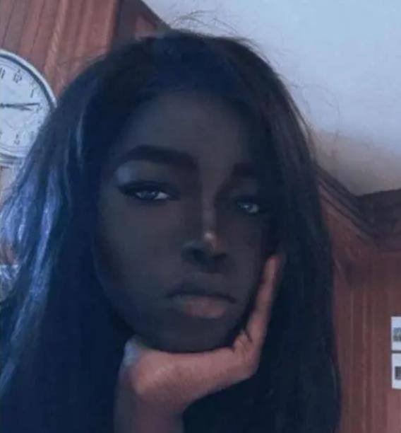 黑人女孩亚克米黑得彻底关灯看不到人却美得令人难以忘怀