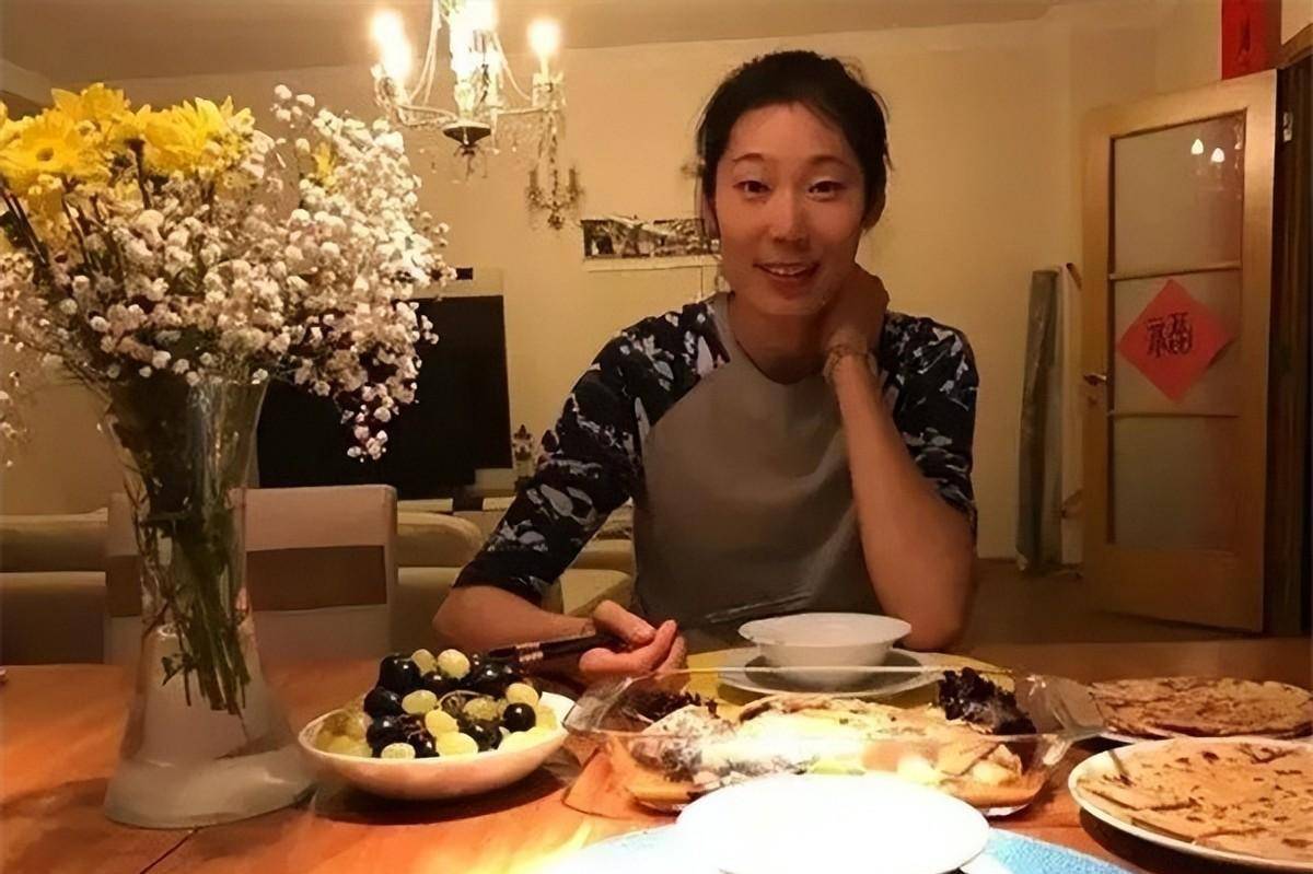 原创朱婷家庭现状父母不再务农5姐妹感情很深厚