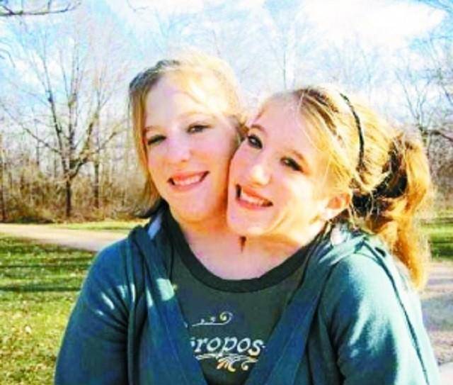 四川孕妇生下一对"双头女婴",后想放弃抚养权再生一个_桥英_孩子_遂宁