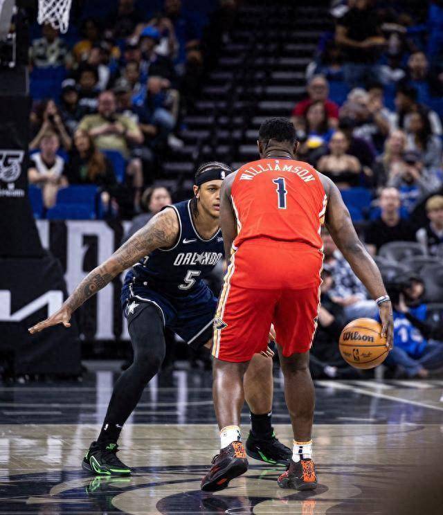 鹈鹕队对阵魔术队nba常规赛继续进行,三连胜的鹈鹕队走上客场迎战魔术