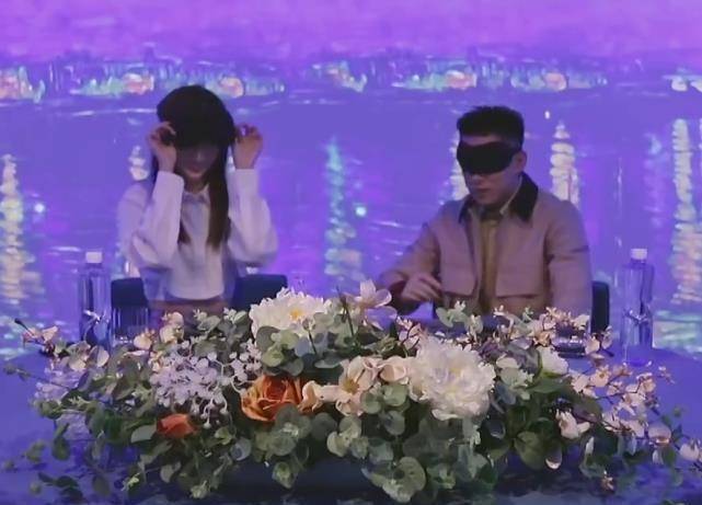 原创原创女儿们的恋爱和卡斯柏共进晚餐金晨拉衣角遮圆肚过于真实