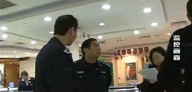 原创2009年上海天价裸钻遭调包店员抓狂我的眼睛没有离开过钻石
