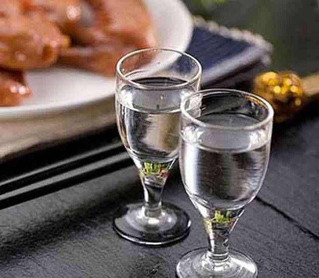 毕竟,宴会最重要之一的内容就是"气氛","酒"既能照顾普通大众的生活