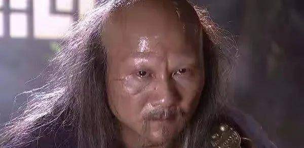 段誉怒不可遏,霍地站起,正要抢过钢杖劈向段延庆!