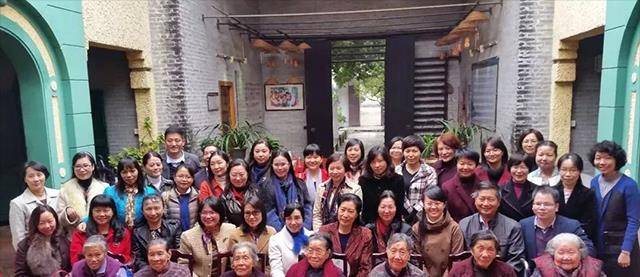 原创立誓终身不嫁的中国自梳女死后尸体如何处理埋荒野结阴婚