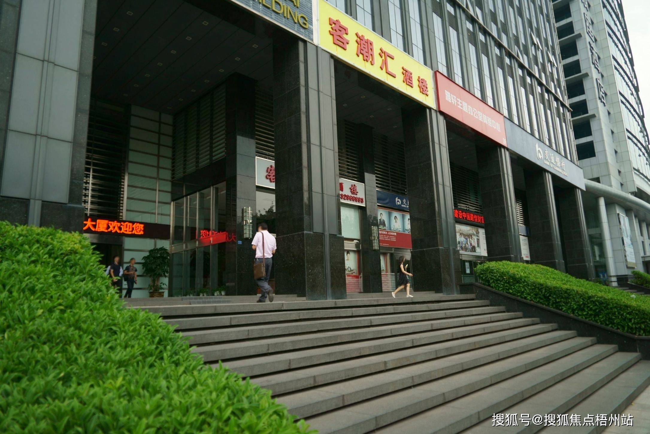 深圳联泰大厦租120人独立办公室精装修带家具交通便利可注册