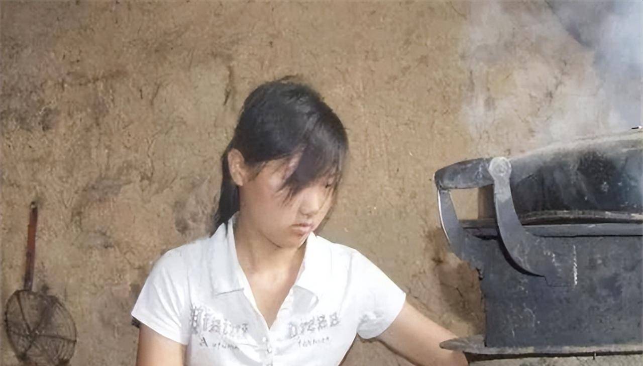 图17工地上的工友们本来就爱在两人的关系上打趣,说梁二对陆红兰非同