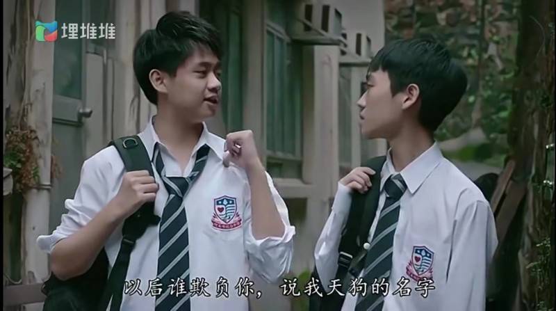 的律师金长胜(罗天宇饰),有一个从小一起长大的朋友陈晋久(麦秋成饰)