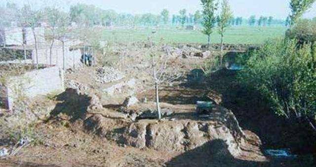 故事发生在河北省的磁县湾漳村,村子附近有一座大土丘,人们常年生活在