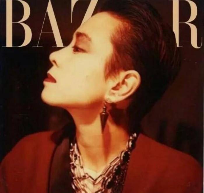 她是世界顶级模特,拥有完美面孔身材,曾被作家亦舒夸赞_周天娜_周英华