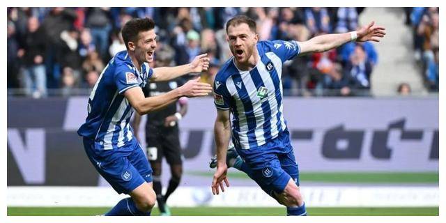 原创德乙更新榜首4队全胜汉堡保第3卡尔斯鲁厄70创队史纪录