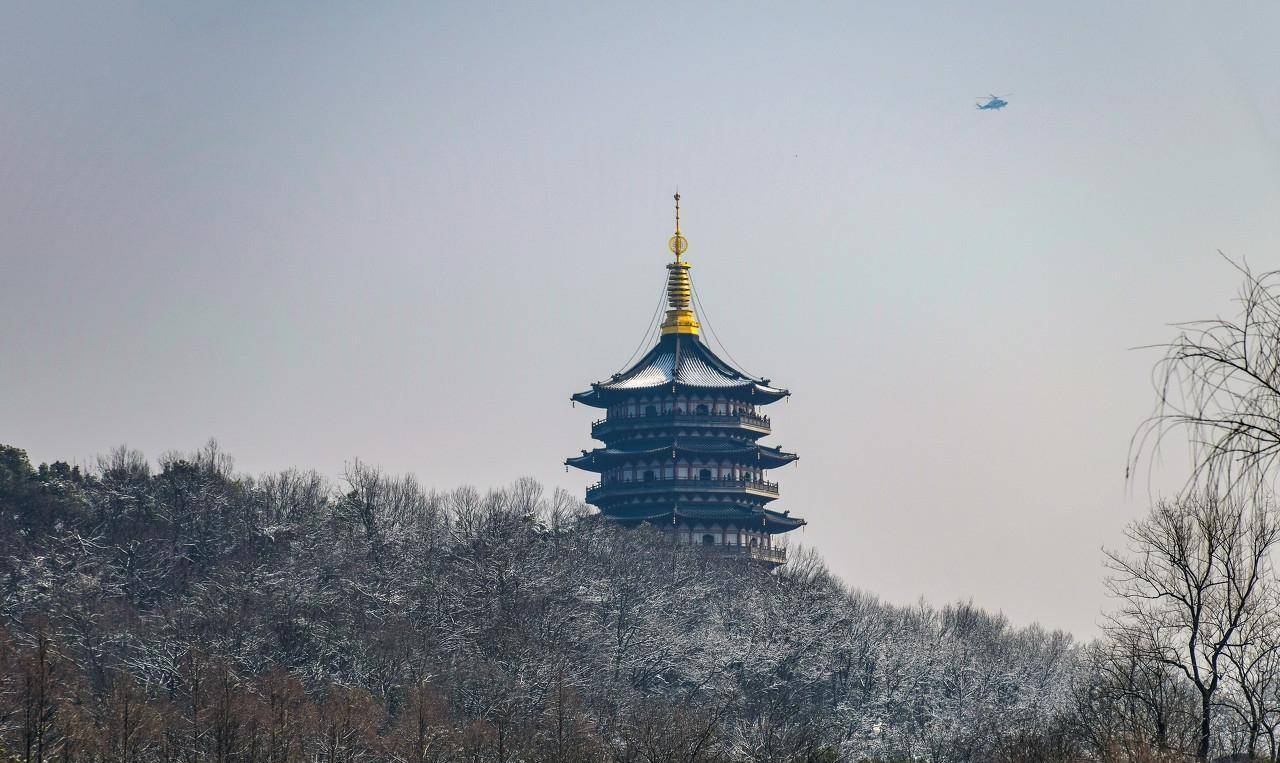 雷峰塔突然倒塌,没有发现白娘子,但一件文物让考古人员激动不已_人们_