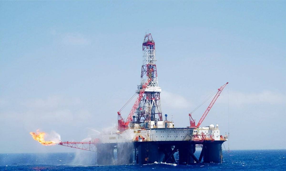 米,其第三纪沉积有海相,陆相及海陆交互相,具有良好的生油和储油岩系