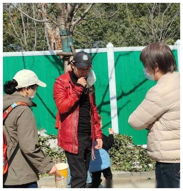撒贝宁再度惊艳广东现身生图路人帅气风采展现魅力无限