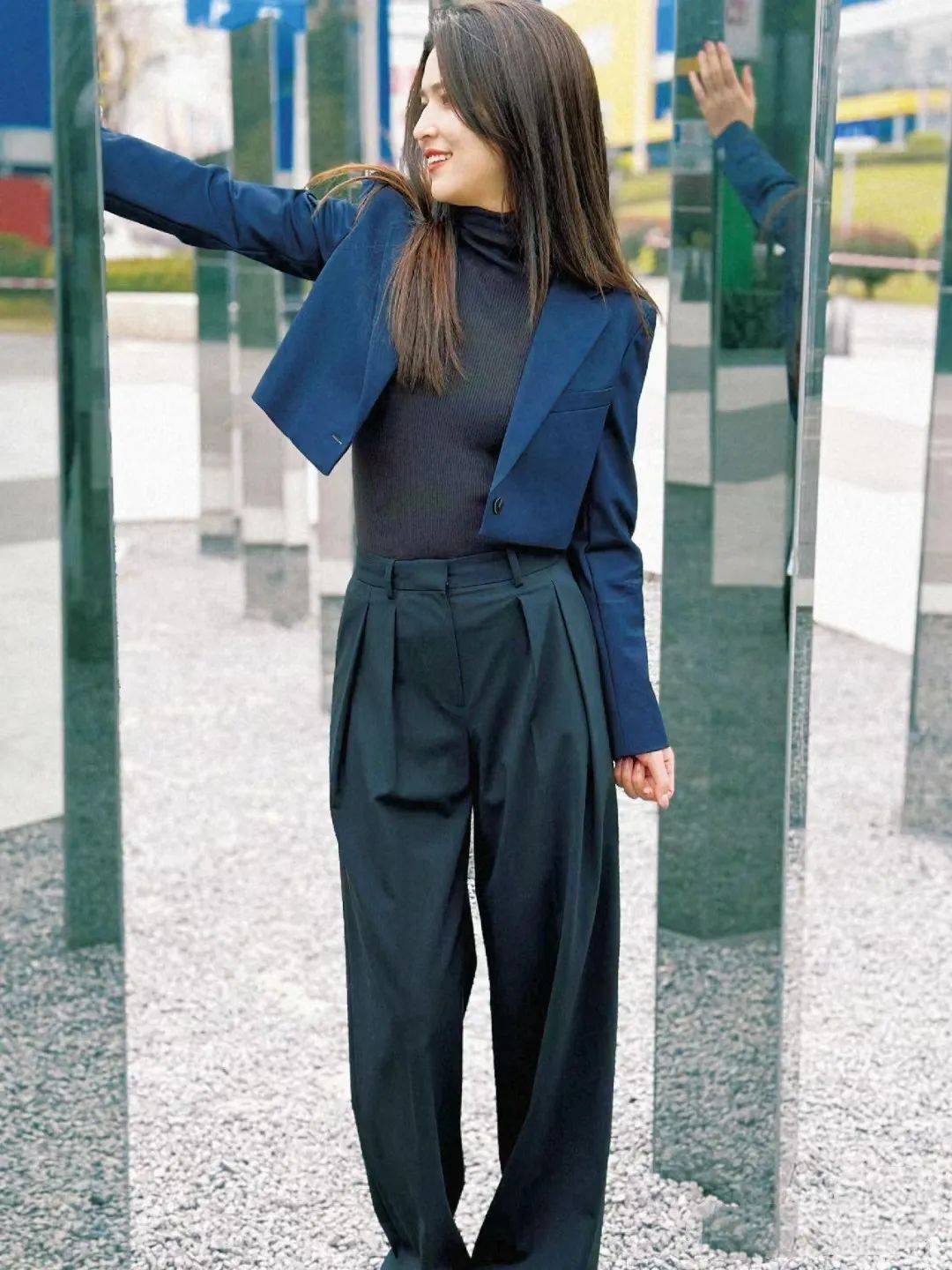 今年流行"上短下长""外短内长"穿法,时髦又高级