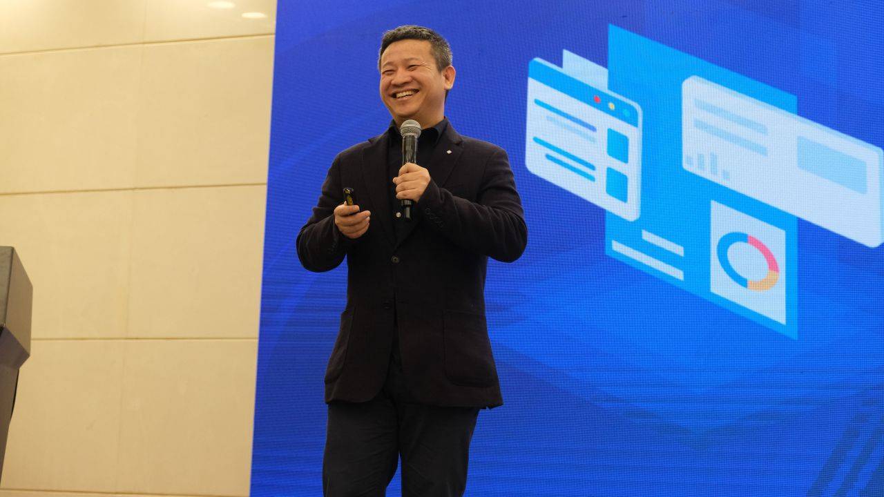 教辅革命聚力共赢众望凸飞教育全新数字化智慧教育新品惊艳长沙