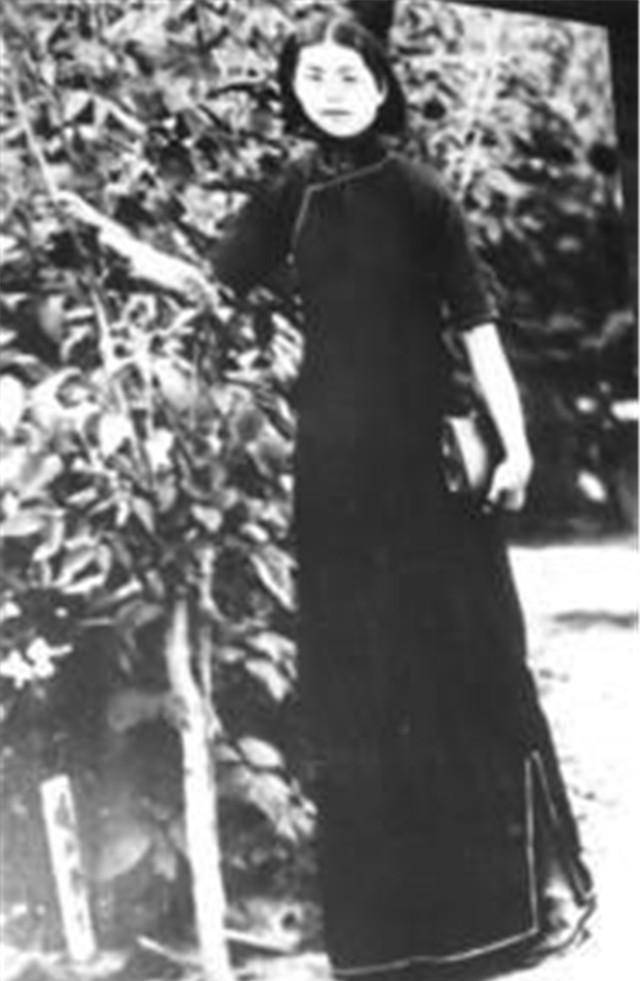 仁义法师年轻时修成正果84岁的仁义法师,由于年事已高,体力不支,于是