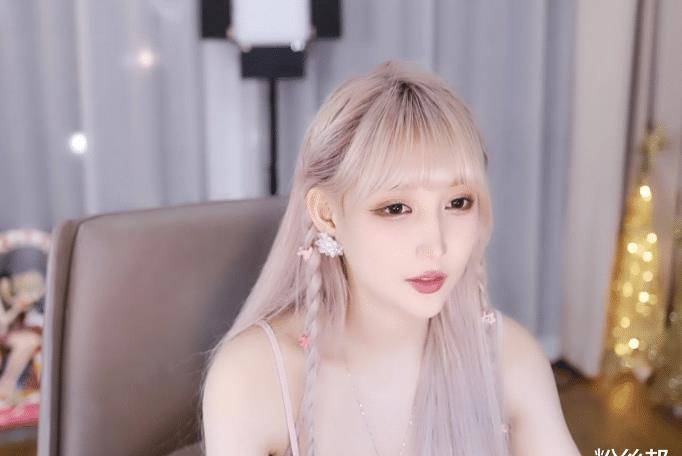 米娜烤肉店被男性顾客偷瞄回归时尚加大超管忍无可忍将其封禁