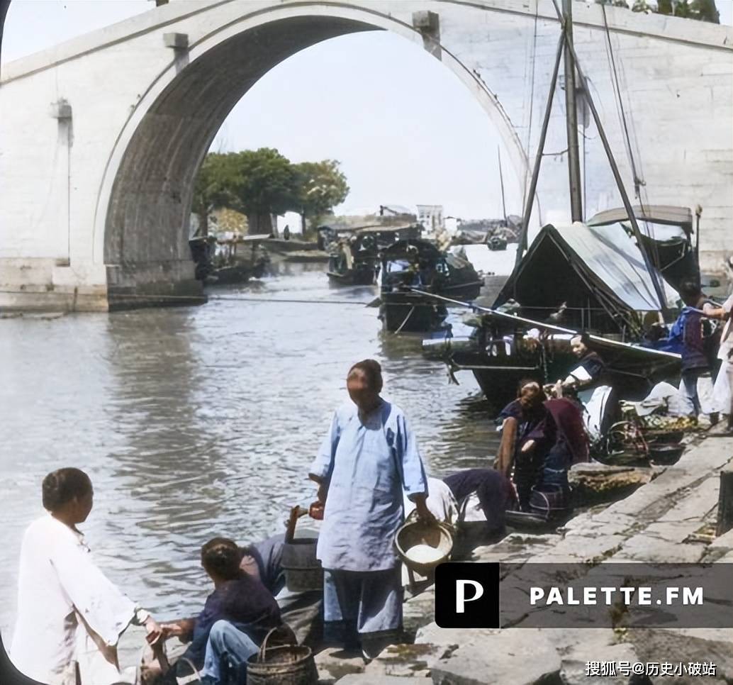 原创清末彩色老照片广州街头苏州河上的渔民满清官员家属河边洗衣的妇