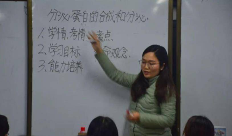 原创人大女硕士李言红32岁失业卖鸭蛋7年后逆袭亿万富翁