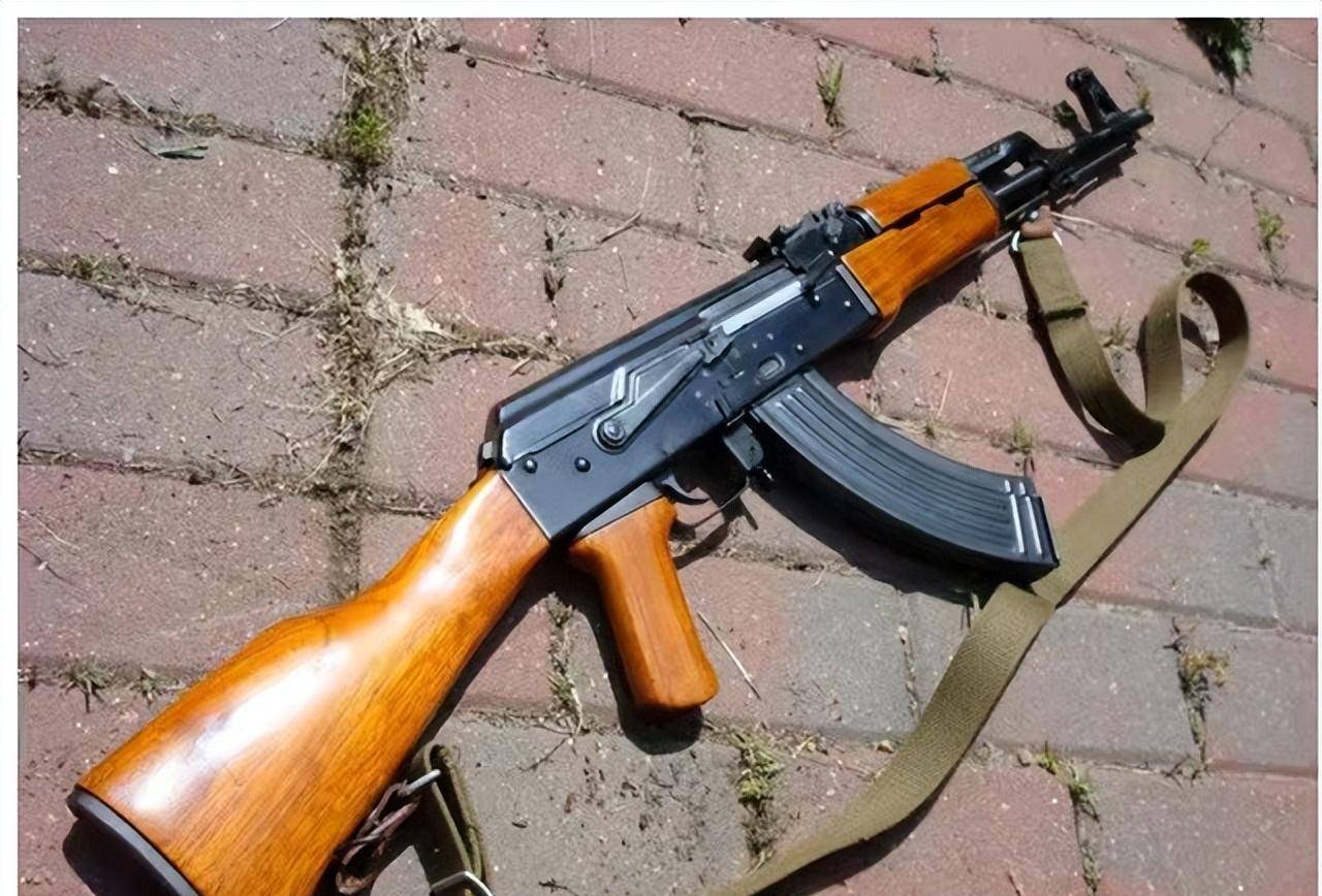 笨贼甘肃省第一起持枪抢劫运钞车案劫匪花3万买枪只抢到3千