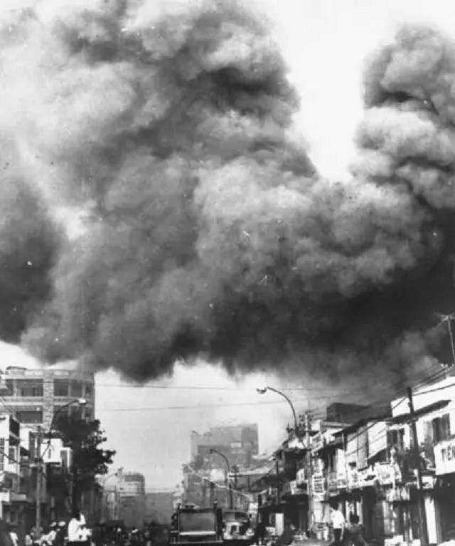 原创1967年美军航母南海起火爆炸21架飞机被毁134人死亡谁干的