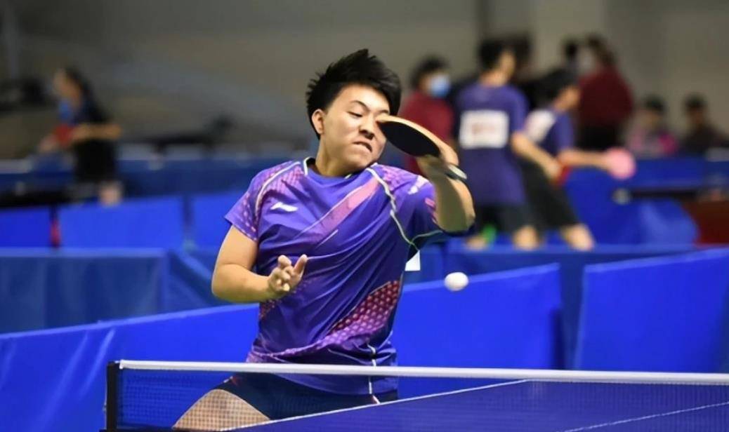 国籍遭质疑后晒出护照:作为中国人而自豪_乒乓球_父亲_主教练