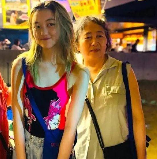 李嫣晒大量时尚照,身材比超模后妈还好,网友:是王菲的女儿_影响_思想