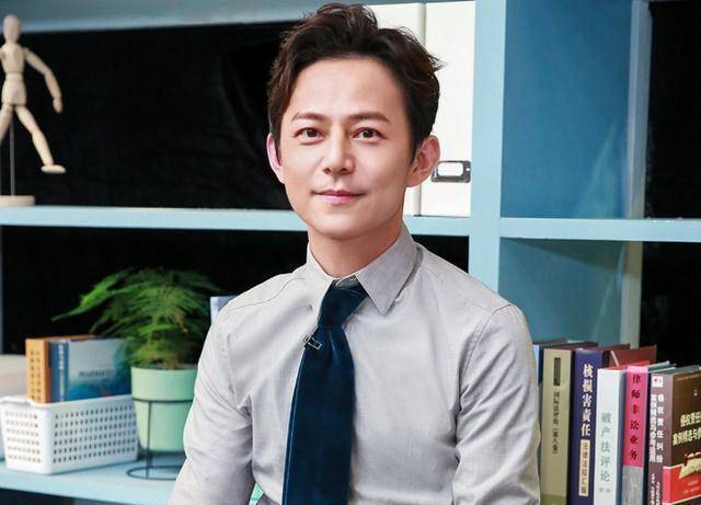 原创快本主持全员停工何炅原定节目换人吴昕两个月没更新行程