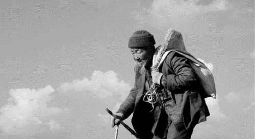 江苏拾荒老人辛苦攒下21万,临终前却带身上全烧掉,真相令人泪崩