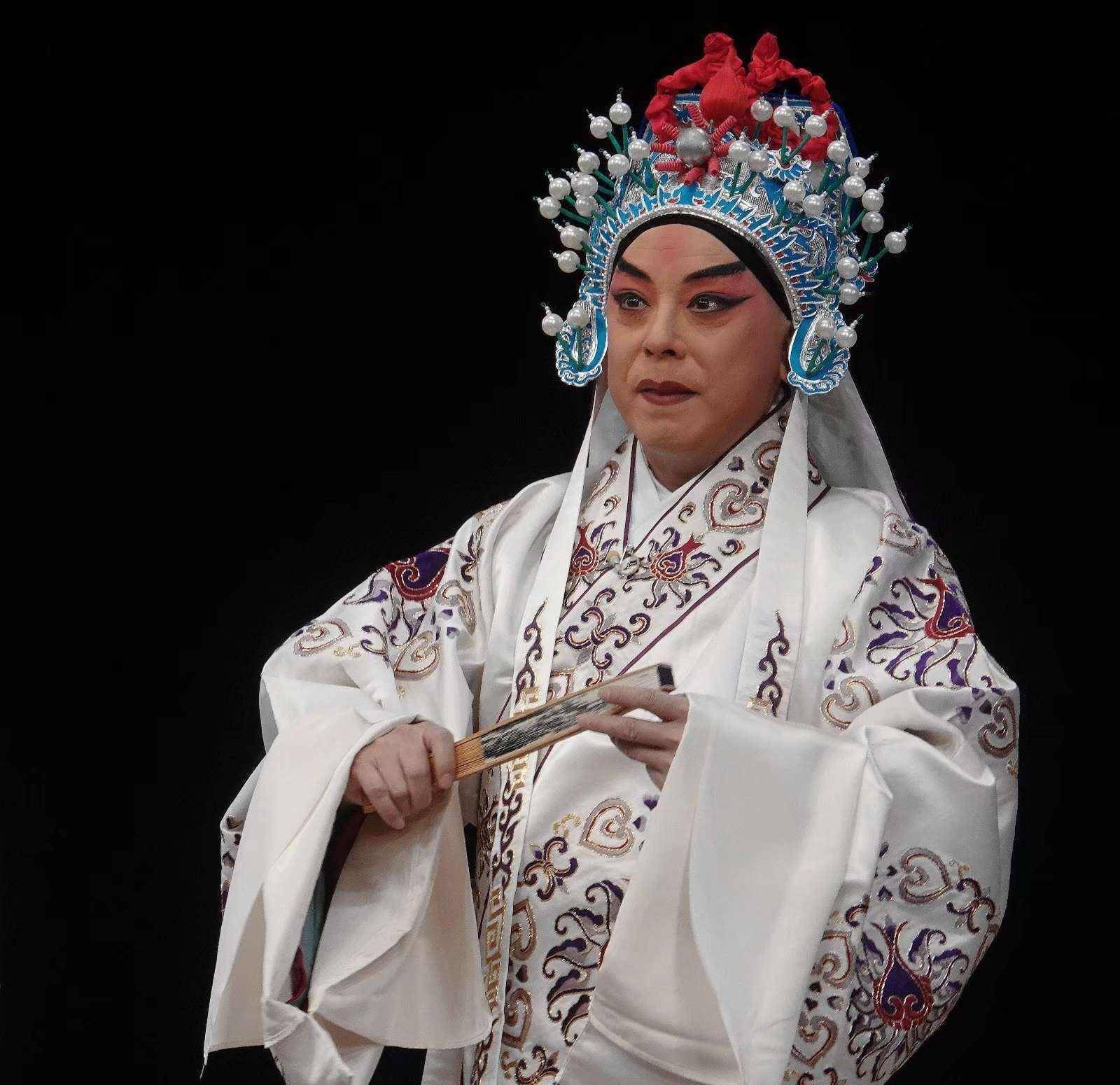 当今京剧演员张火丁热度很高兰文云评价很高于魁智露脸较多