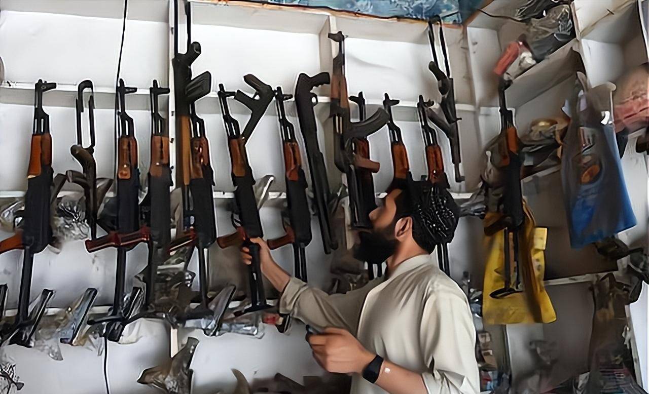 这个村庄多厉害有600家枪械小作坊ak47随处可见卖出白菜价