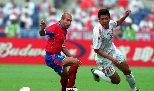 杨晨:国安名宿留洋德甲,成就彪炳,荣获传奇称号_球员_法兰克福_谢晖