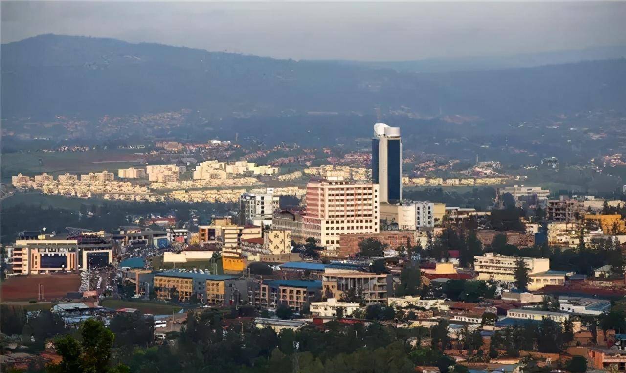 如今的卢旺达城市为了重建国家经济,卡加梅积极争取外国援助,鼓励吸引