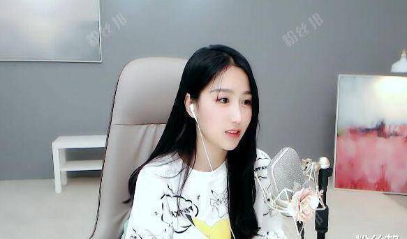 原创小深深开变色特效跳舞斗鱼超管太秀了刷完火箭顺手封禁