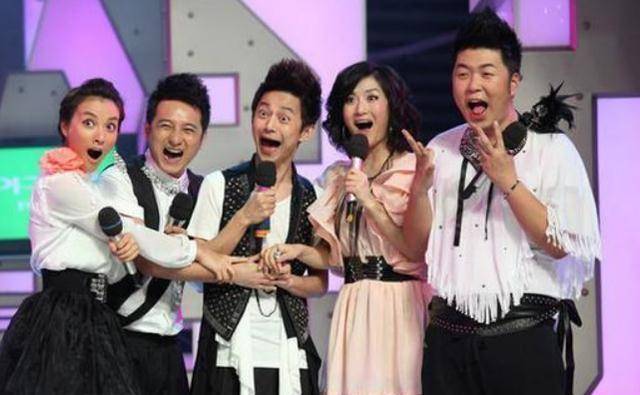 快本这些年确实给观众带来了相当多的快乐,节目基本也把娱乐圈能请的