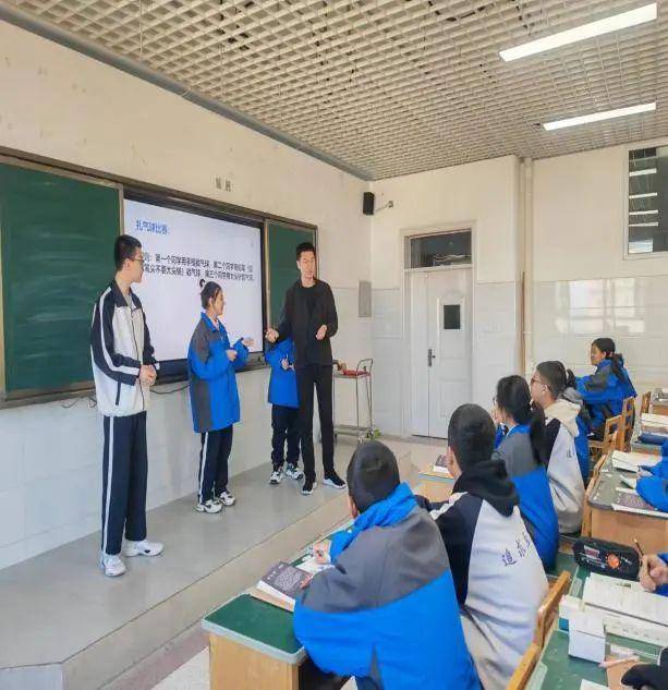 新疆第六师五家渠第三中学:以赛促教共成长,同课异构展风采