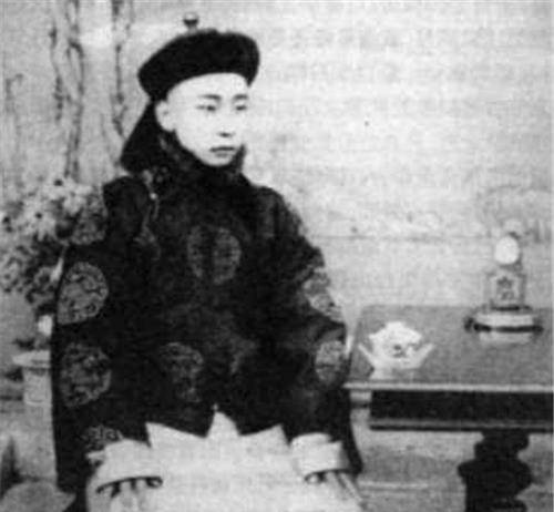 原创光绪和溥仪之间其实还有一位皇帝只登基了3天名字听着耳熟